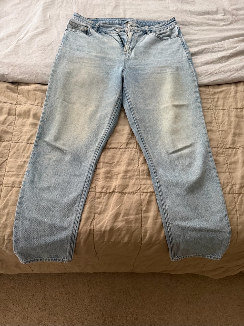 American Eagle light blue Strigid mom jeans